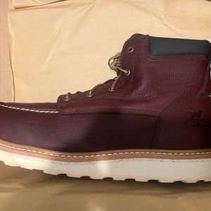 Men’s Irish setter work boots brand new, never used in the box.